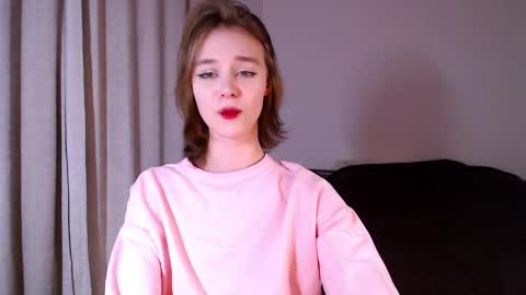 Snapshot of lunaaa_amour chatting on December 8, 10:14 pm Luna online show from December 8, 10:14 pm