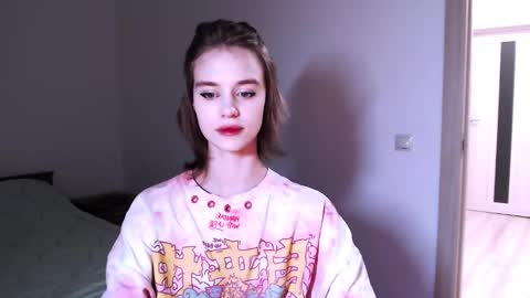 Snapshot of lunaaa_amour chatting on December 28, 8:04 pm Luna online show from December 28, 8:04 pm
