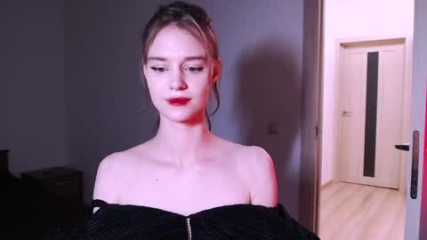 Snapshot of lunaaa_amour chatting on December 14, 8:08 pm Luna online show from December 14, 8:08 pm