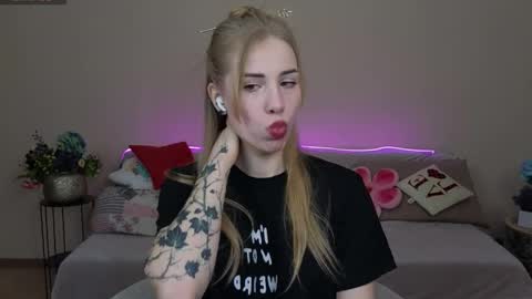 LunaBelli online show from April 4, 7:10 pm