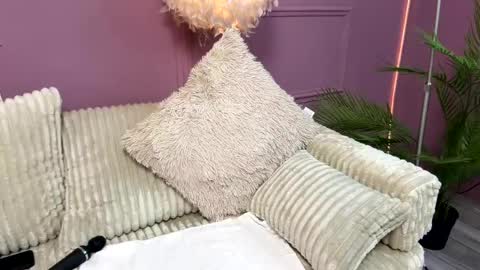 LunaBex online show from April 10, 5:17 pm