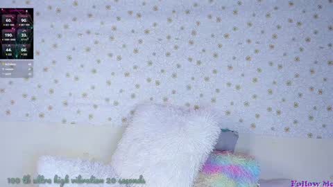 Snapshot of lunacandyy1323 chatting on January 24, 12:52 am Luna online show from January 24, 12:52 am
