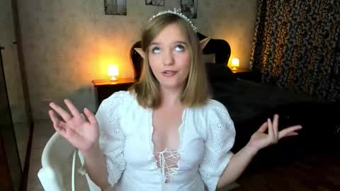 Snapshot of lunacosplaya chatting on October 26, 5:52 am lunacosplaya online show from October 26, 5:52 am