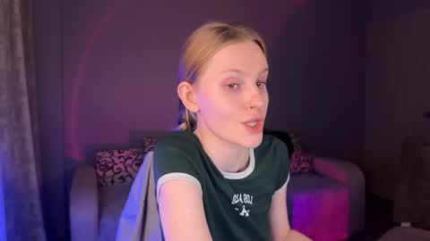 Snapshot of lunacyy chatting on September 14, 4:19 pm Britney online show from September 14, 4:19 pm