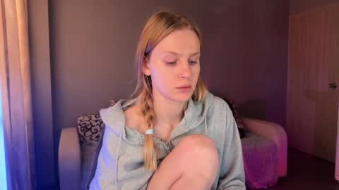 Snapshot of lunacyy chatting on September 16, 6:05 am Britney online show from September 16, 6:05 am
