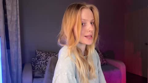Snapshot of lunacyy chatting on September 18, 4:11 pm Britney online show from September 18, 4:11 pm