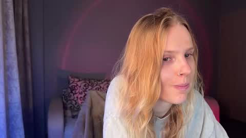 Snapshot of lunacyy chatting on September 17, 3:59 pm Britney online show from September 17, 3:59 pm
