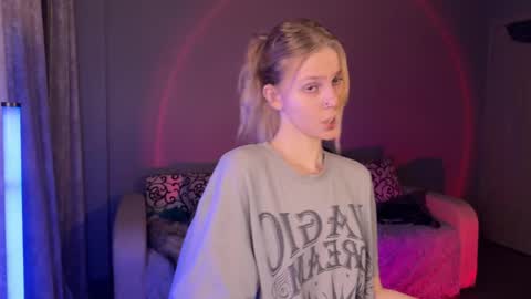 Snapshot of lunacyy chatting on September 11, 4:52 pm Britney online show from September 11, 4:52 pm