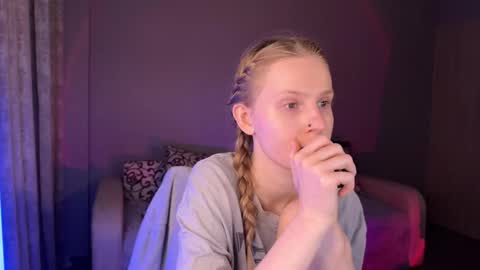 Snapshot of lunacyy chatting on September 9, 4:29 pm Britney online show from September 9, 4:29 pm
