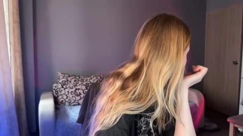 Snapshot of lunacyy chatting on September 20, 5:21 am Britney online show from September 20, 5:21 am