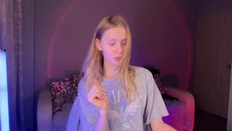 Snapshot of lunacyy chatting on September 8, 4:06 pm Britney online show from September 8, 4:06 pm