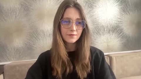 lunafeather online show from March 4, 4:53 am