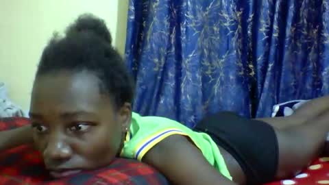 lunah_kitty online show from April 26, 1:42 pm