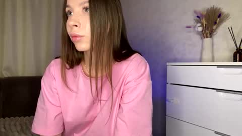 lunail online show from December 15, 2:46 pm