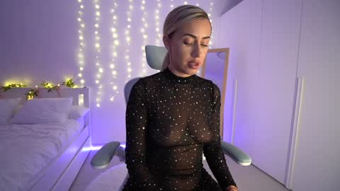 Laura online show from December 2, 6:35 am