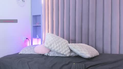 I M  L U N A  online show from March 12, 6:32 pm