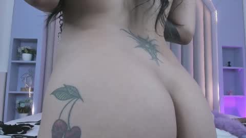 I M  L U N A  online show from March 6, 2:30 am