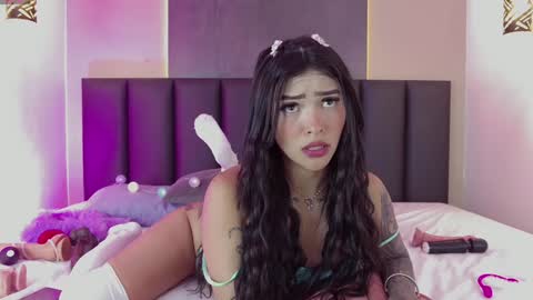 I M  L U N A  online show from February 7, 7:07 am