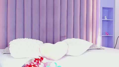 I M  L U N A  online show from February 6, 2:55 am