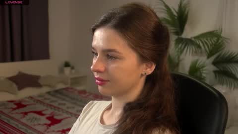 lunaolivia_ online show from March 1, 1:37 pm