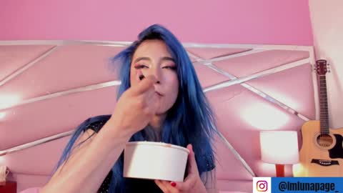Snapshot of lunapagee chatting on February 3, 2:24 pm Luna Page online show from February 3, 2:24 pm