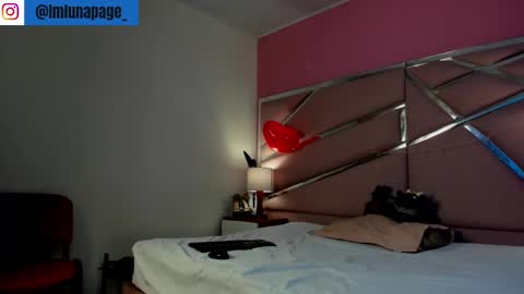 Snapshot of lunapagee chatting on February 19, 1:06 pm Luna Page online show from February 19, 1:06 pm