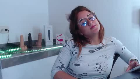 Julieth  online show from January 18, 2:12 pm