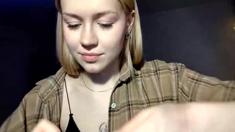 lunapeony online show from March 15, 11:19 pm