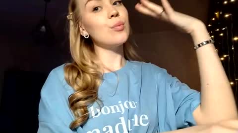 lunapeony online show from March 21, 9:08 pm