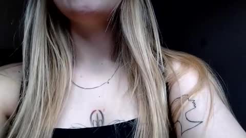 lunapeony online show from April 9, 7:52 pm