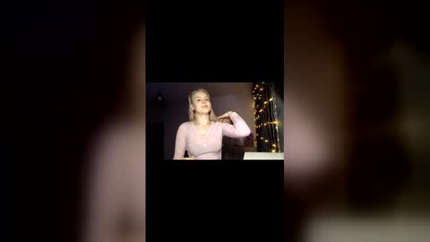 lunapeony online show from March 22, 10:47 pm