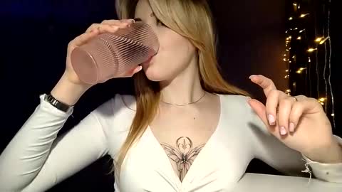 lunapeony online show from March 12, 6:44 pm