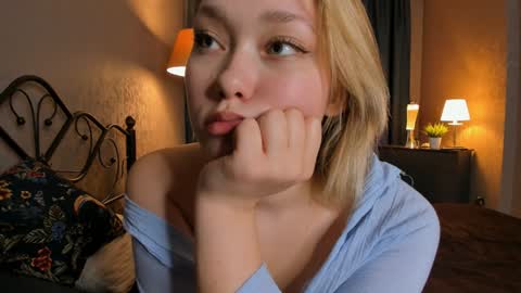 Ayla online show from December 18, 8:47 pm