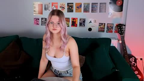 lunariafox online show from April 4, 3:19 pm