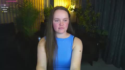 Snapshot of lunaroyale chatting on October 26, 2:07 pm Nika online show from October 26, 2:07 pm