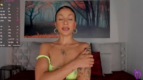 Snapshot of lunaruso chatting on February 24, 8:03 pm Luna Ruso online show from February 24, 8:03 pm