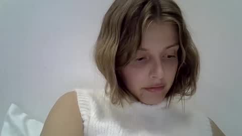 Luna  online show from October 12, 8:10 pm