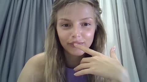 Luna  online show from September 10, 6:53 pm