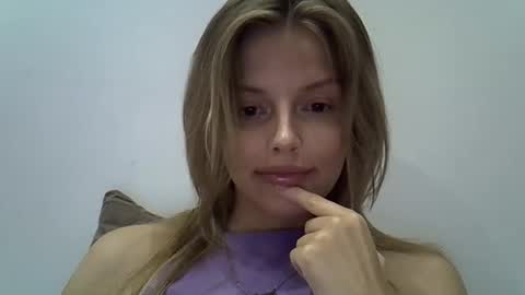 Luna  online show from September 25, 8:05 pm