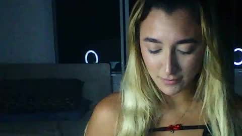 lunavelvvet online show from July 28, 11:15 pm