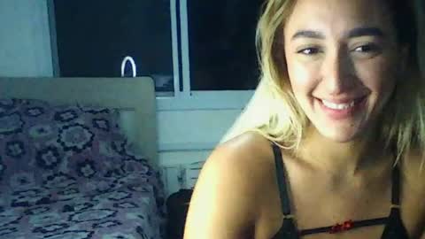 lunavelvvet online show from July 31, 4:24 am