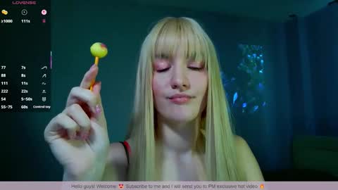 Snapshot of lunaxloverx chatting on September 11, 3:35 pm LunaXLoverx online show from September 11, 3:35 pm