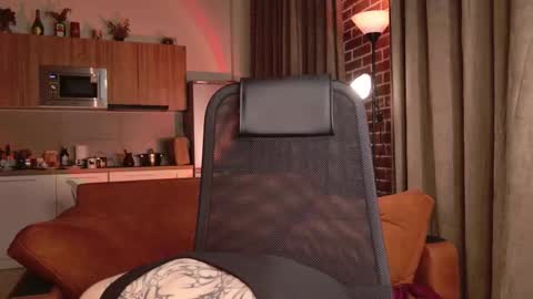 lunelucy online show from September 14, 7:26 pm