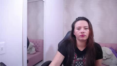 Snapshot of lunnadoll chatting on March 11, 2:53 am Katty what ever do you want on my pv is for extra tokens minimi 250 tks ty u for understand online show from March 11, 2:53 am