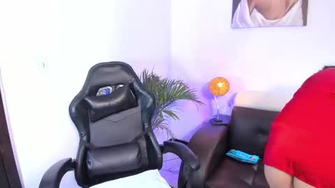 LunoxLili online show from October 13, 1:35 pm