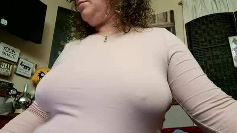 Snapshot of lusciouslibra82 chatting on February 25, 3:20 am .Clarissa. Follow me on Instagram miss buns online show from February 25, 3:20 am