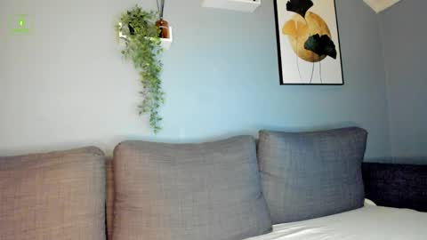 Stephany Richards online show from April 17, 5:21 am