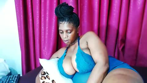Snapshot of lustydesirex chatting on December 12, 4:37 am lustydesirex online show from December 12, 4:37 am