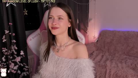Snapshot of luvjuly chatting on December 12, 8:53 pm Julia LuvJuly online show from December 12, 8:53 pm
