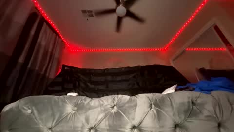 luvvlee online show from October 27, 12:05 pm